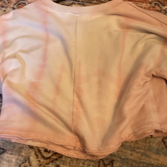 Justice crop top for kids 9-10+ Super cute for the summer and the fall or spring - Picture 5 of 5